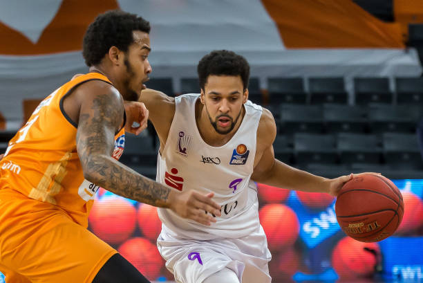 他的防守阅 他的防守阅